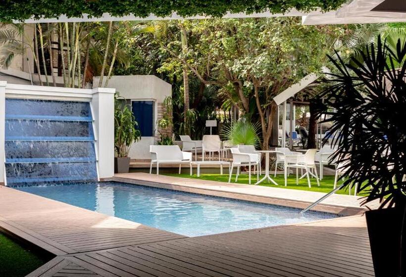 هتل Los Alpes Santa Teresa