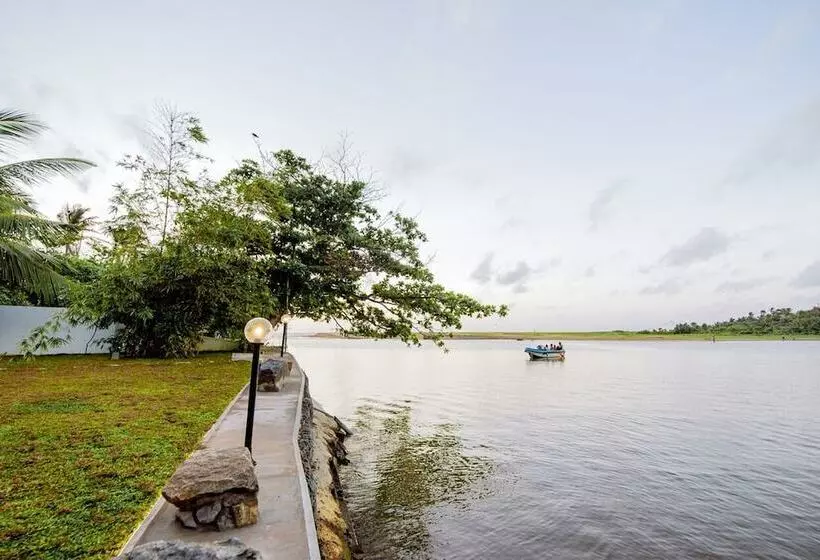 ホテル Vaaya Beach