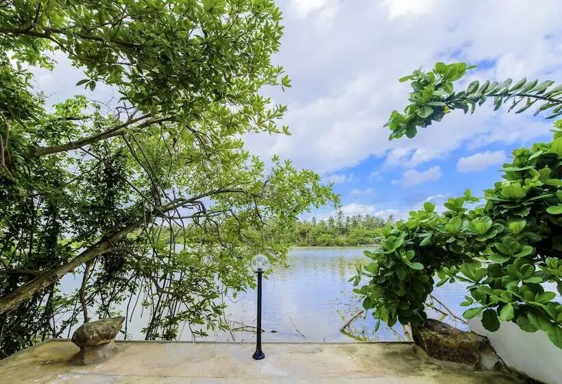 ホテル Vaaya Beach