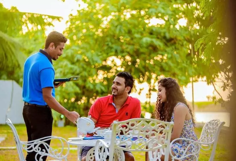 ホテル Vaaya Beach