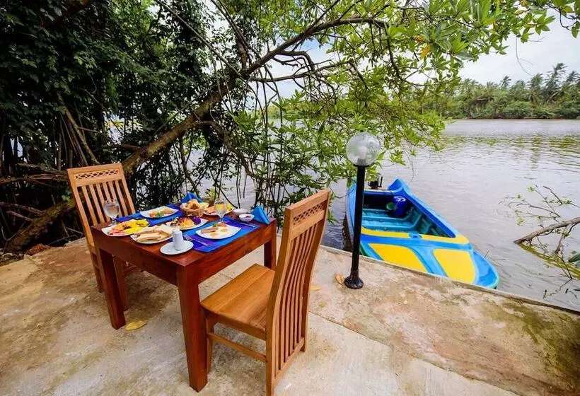 ホテル Vaaya Beach