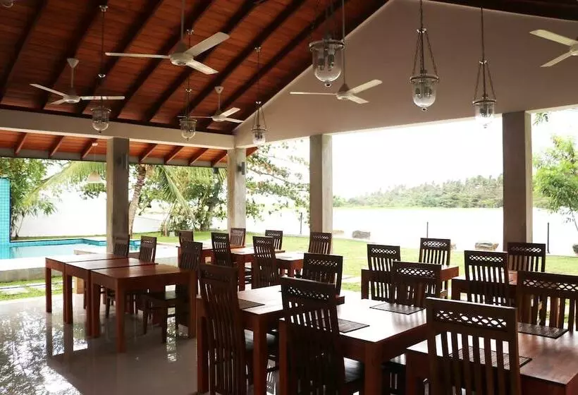 ホテル Vaaya Beach