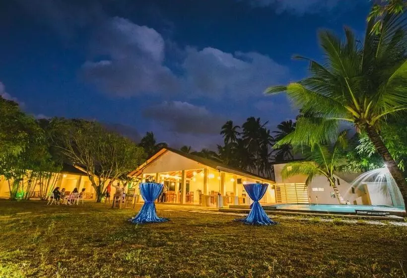 ホテル Vaaya Beach