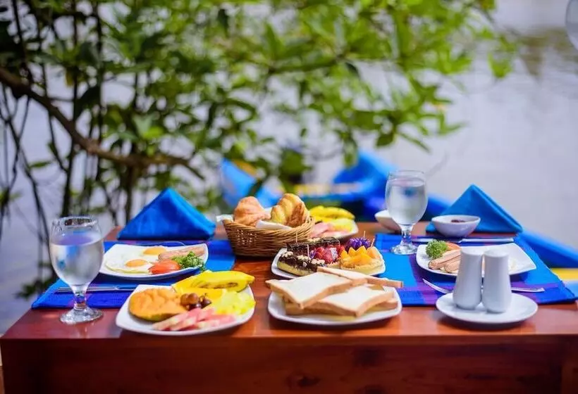 ホテル Vaaya Beach