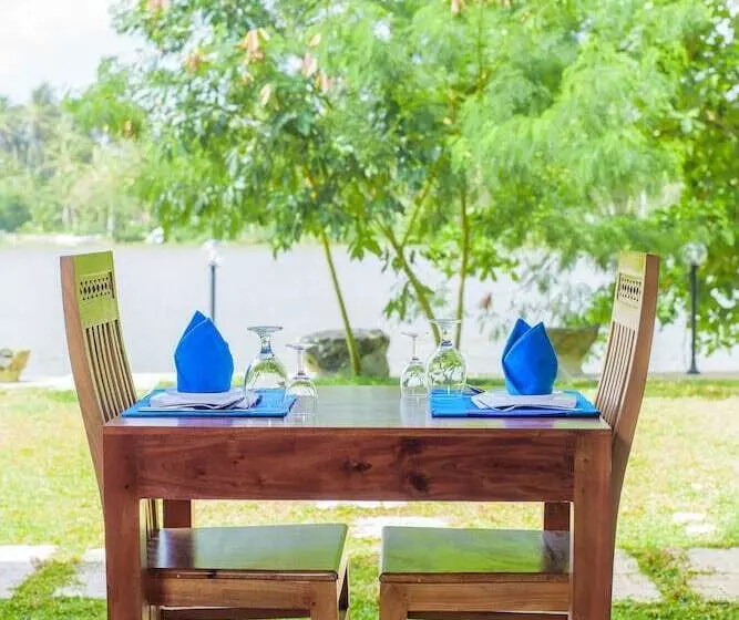 ホテル Vaaya Beach