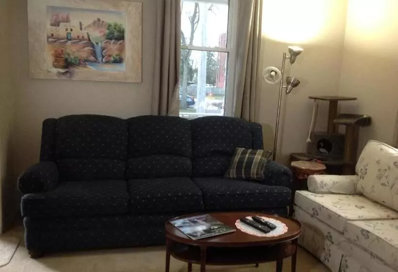 Aamiaismajoitus (B&B) 10th Avenue Guest House & Suites