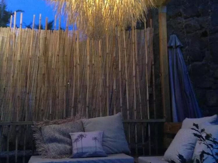 تختخواب و صبحانه La Kaz Nana Sakifo   Maison D Hotes