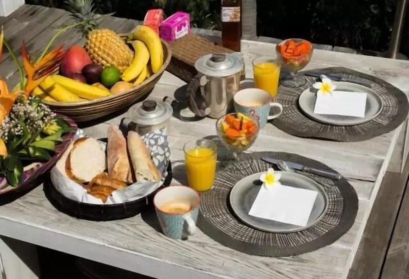 تختخواب و صبحانه La Kaz Nana Sakifo   Maison D Hotes