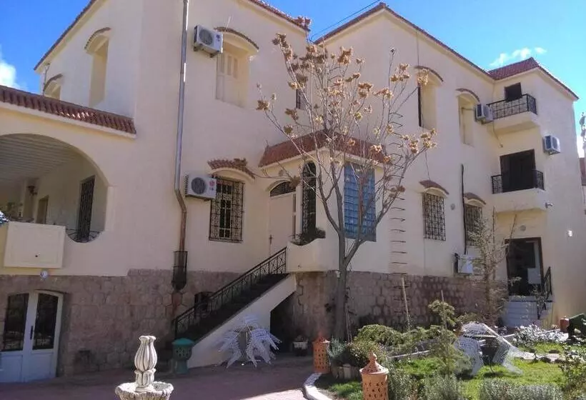 Aamiaismajoitus (B&B) Villa Pomme D'or