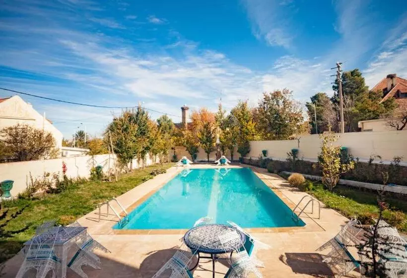 Aamiaismajoitus (B&B) Villa Pomme D'or