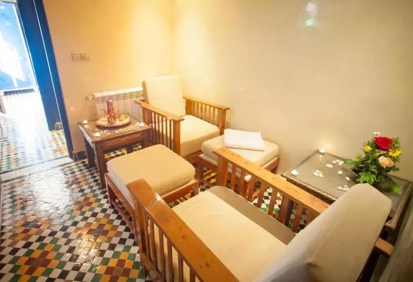 Aamiaismajoitus (B&B) Villa Pomme D'or