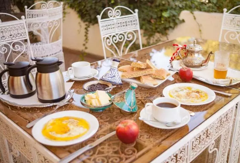 Aamiaismajoitus (B&B) Villa Pomme D'or