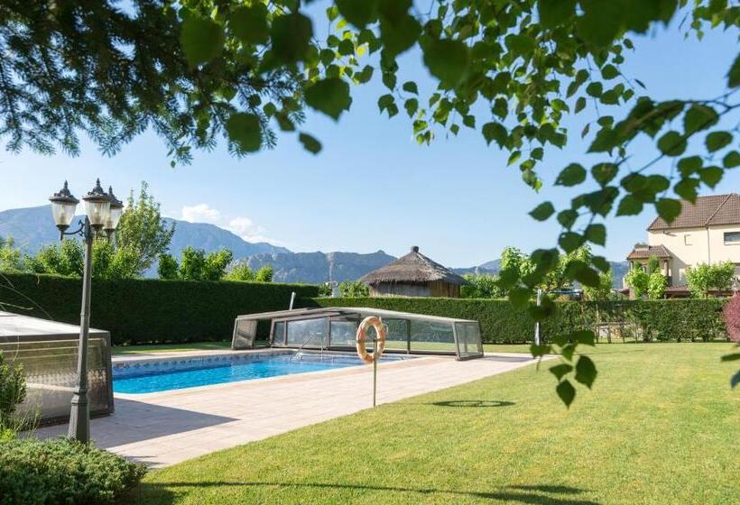 ホテル Restaurant Cal Petit