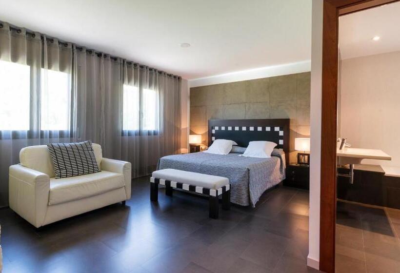 ホテル Restaurant Cal Petit