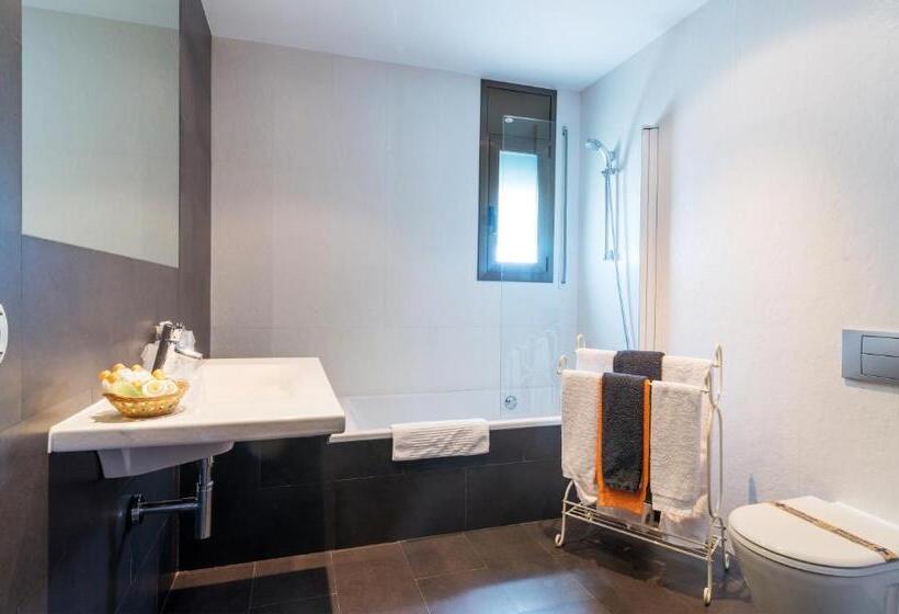 ホテル Restaurant Cal Petit