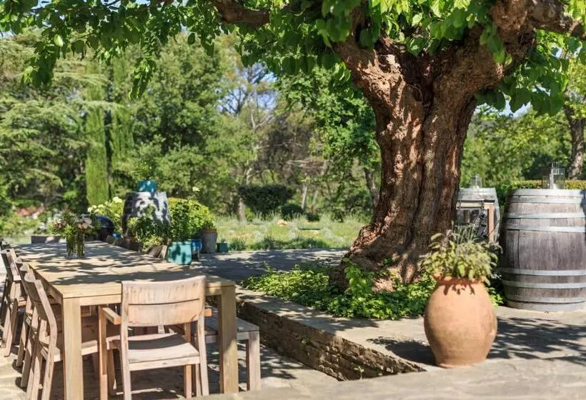 ベッドアンドブレックファースト Domaine Du Clos D Alari Chambres D Hôtes Au Milieu Des Vignes