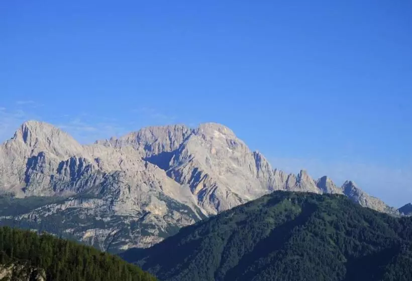 ベッドアンドブレックファースト La Sloda