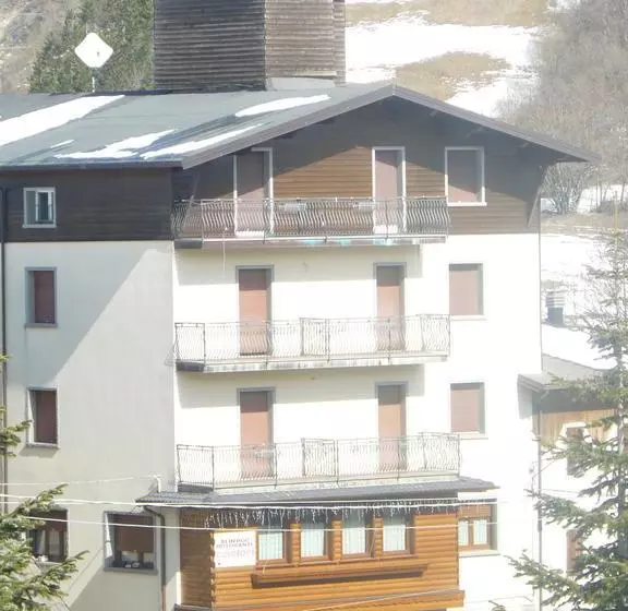ホテル Albergo Ristorante Sciatori