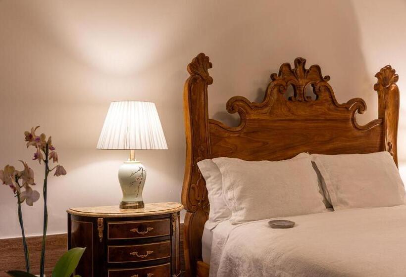 هتل Pousada Pequena Tiradentes