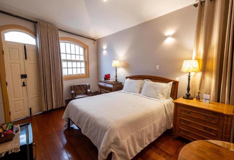 هتل Pousada Pequena Tiradentes