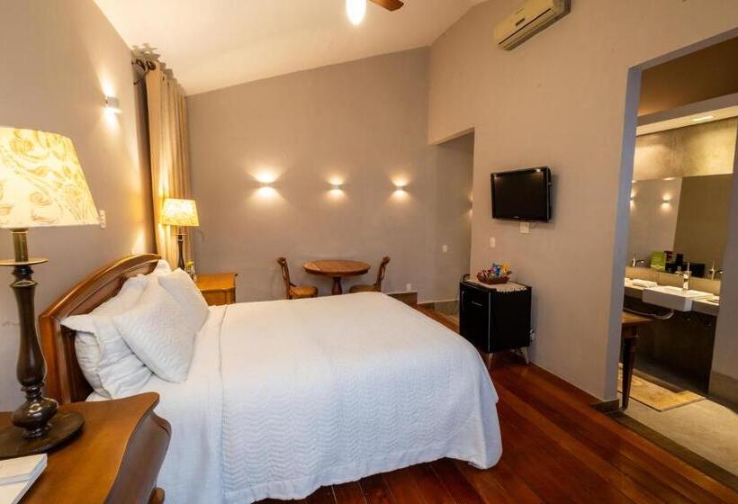 هتل Pousada Pequena Tiradentes