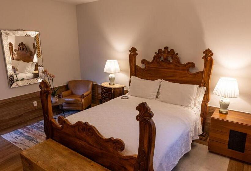 هتل Pousada Pequena Tiradentes