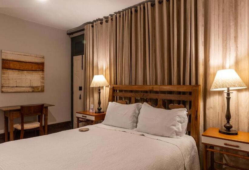 هتل Pousada Pequena Tiradentes