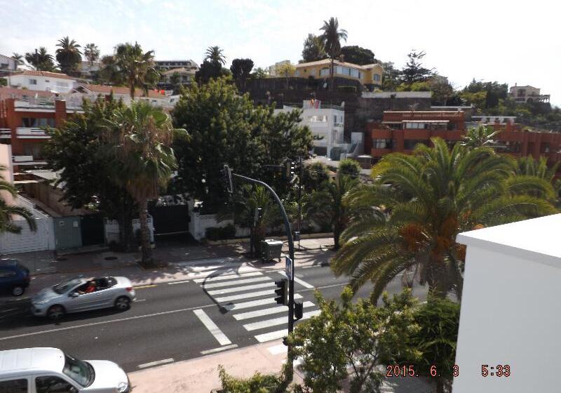 בית מלון כפרי The Blue Corner Apartments