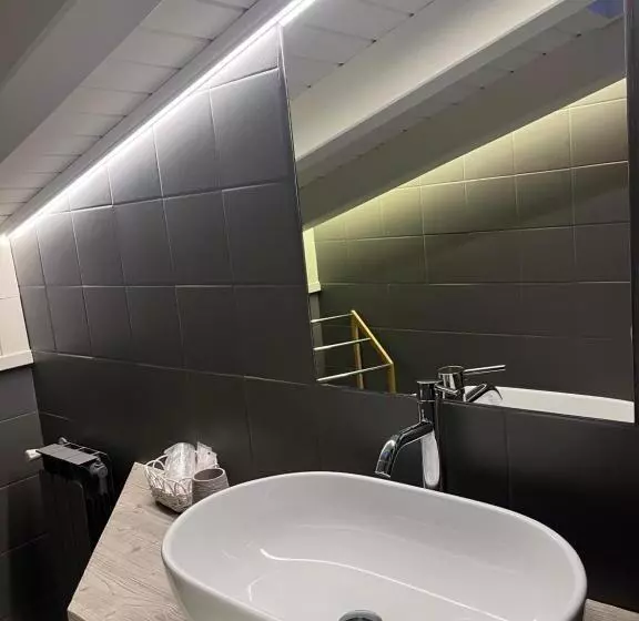 Hotelli Veduta Dell'adamello