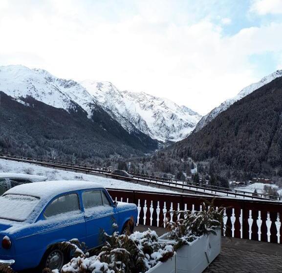 Отель Veduta Dell'adamello