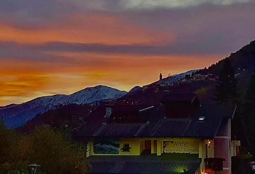 Hotelli Veduta Dell'adamello