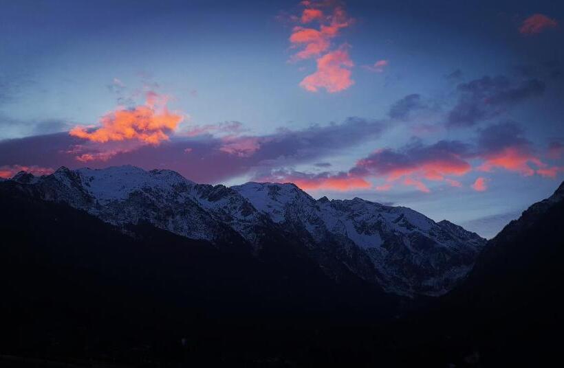 Отель Veduta Dell'adamello