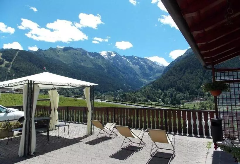 Hotelli Veduta Dell'adamello