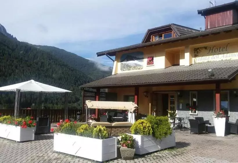 Hotelli Veduta Dell'adamello