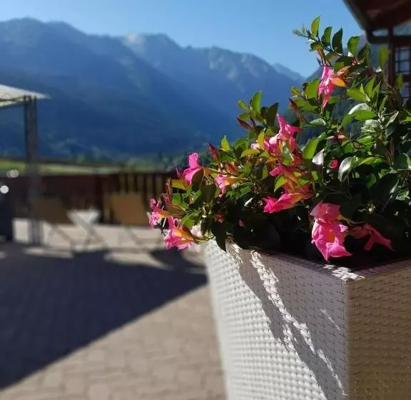 Hotelli Veduta Dell'adamello