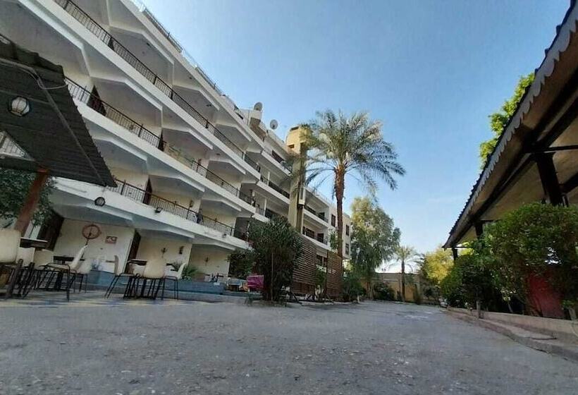 Rezeiky Hotel & Camp