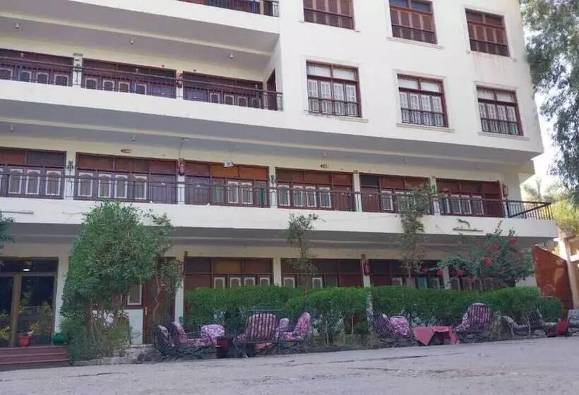 Rezeiky Hotel & Camp