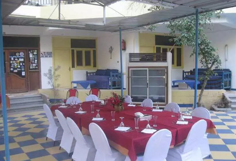 Rezeiky Hotel & Camp