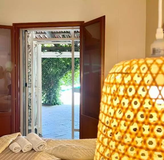 تختخواب و صبحانه All'ombra Del Palmeto