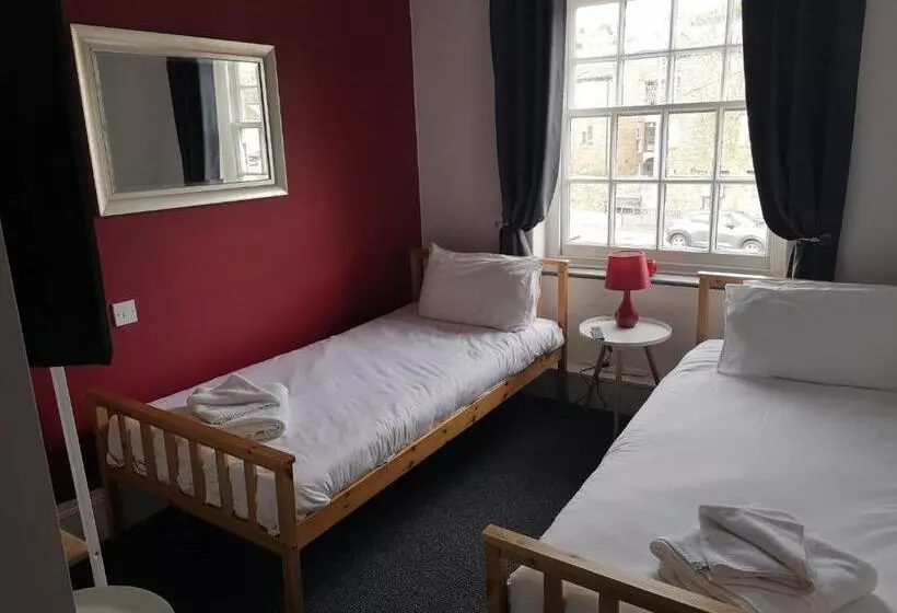 Hostelli The Red Lion