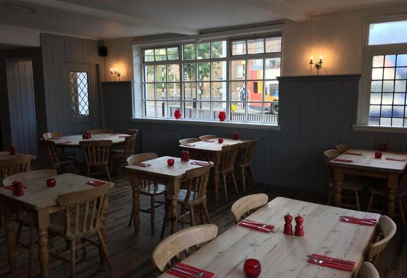 فندق فئة نجمة واحدة The Red Lion