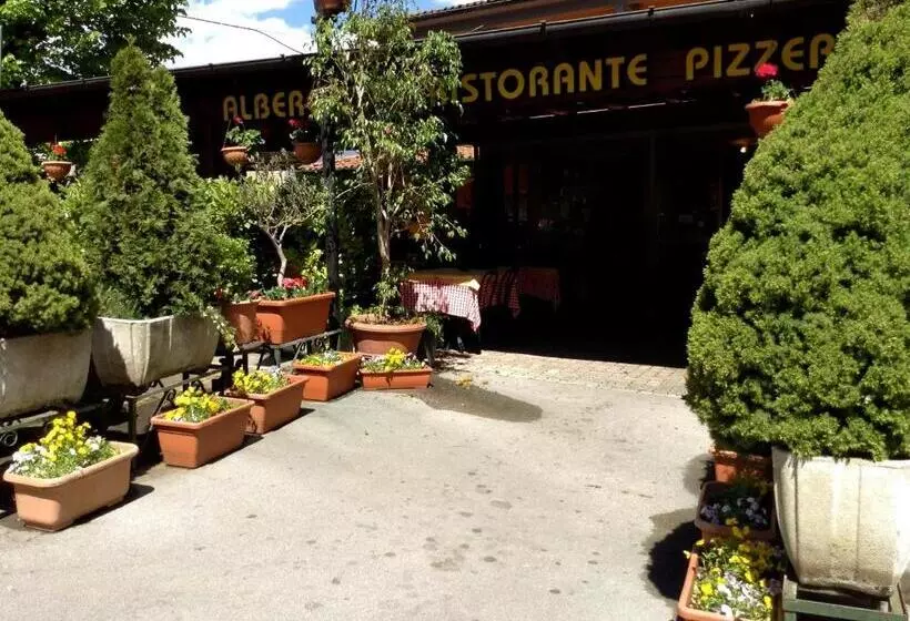 ホテル Albergo Ristorante Da Carlino