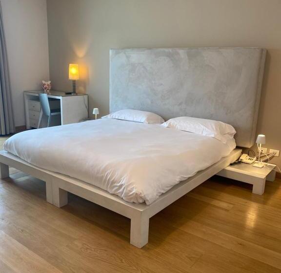 בית מלון כפרי Baia Dei Pini