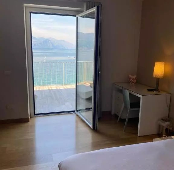 Hotelli Baia Dei Pini