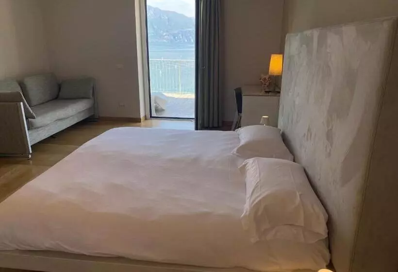 Hotelli Baia Dei Pini