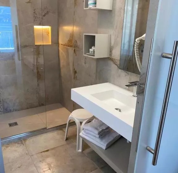 Hotelli Baia Dei Pini