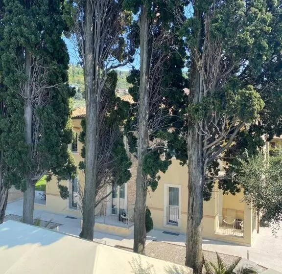 Hotelli Baia Dei Pini