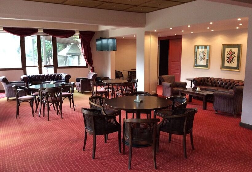 Country Club Hotel & Suites