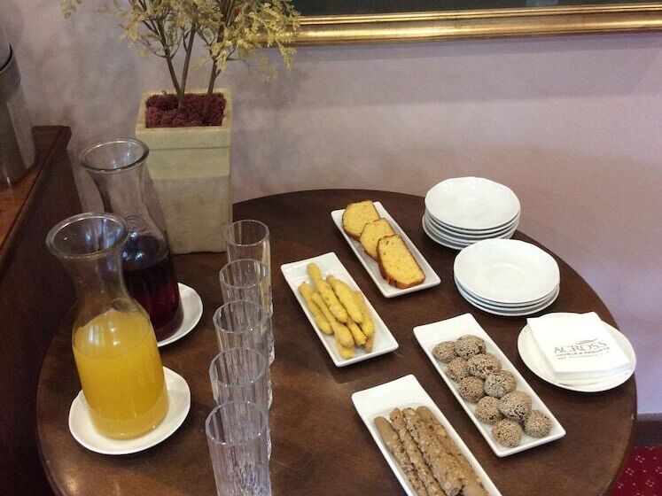 Country Club Hotel & Suites