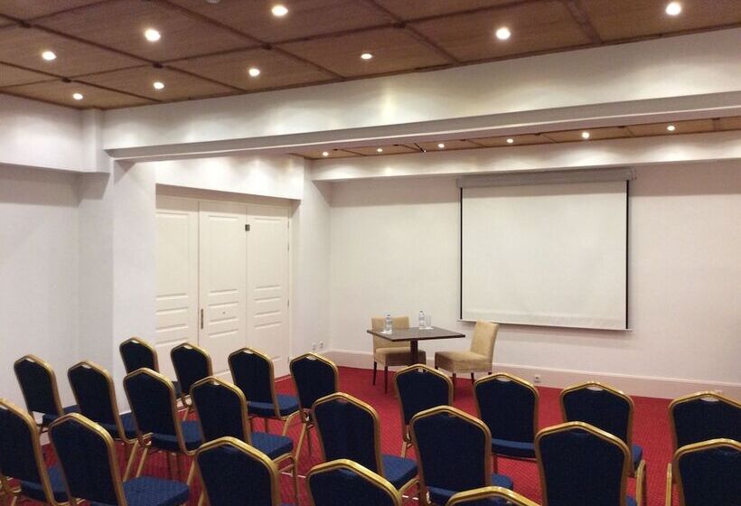 Country Club Hotel & Suites